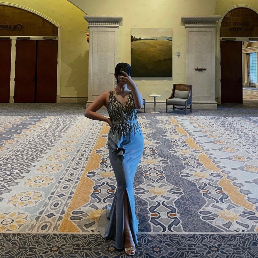 Selling party dress - Size: 4/small
